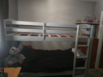 Twin bunk beds