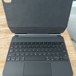 Apple Magic Keyboard (11 inch) + Apple Pencil