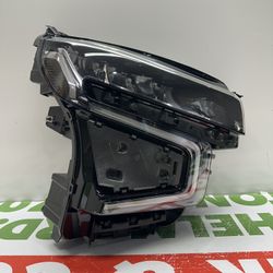 2021-2024 Chevy Tahoe/Suburban Headlight Oem 