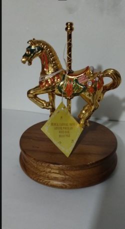 HANDPAINTED PORCELAIN - CAROUSEL 7"