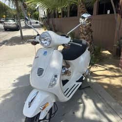 Vespa LX 150 scooter  ⁠