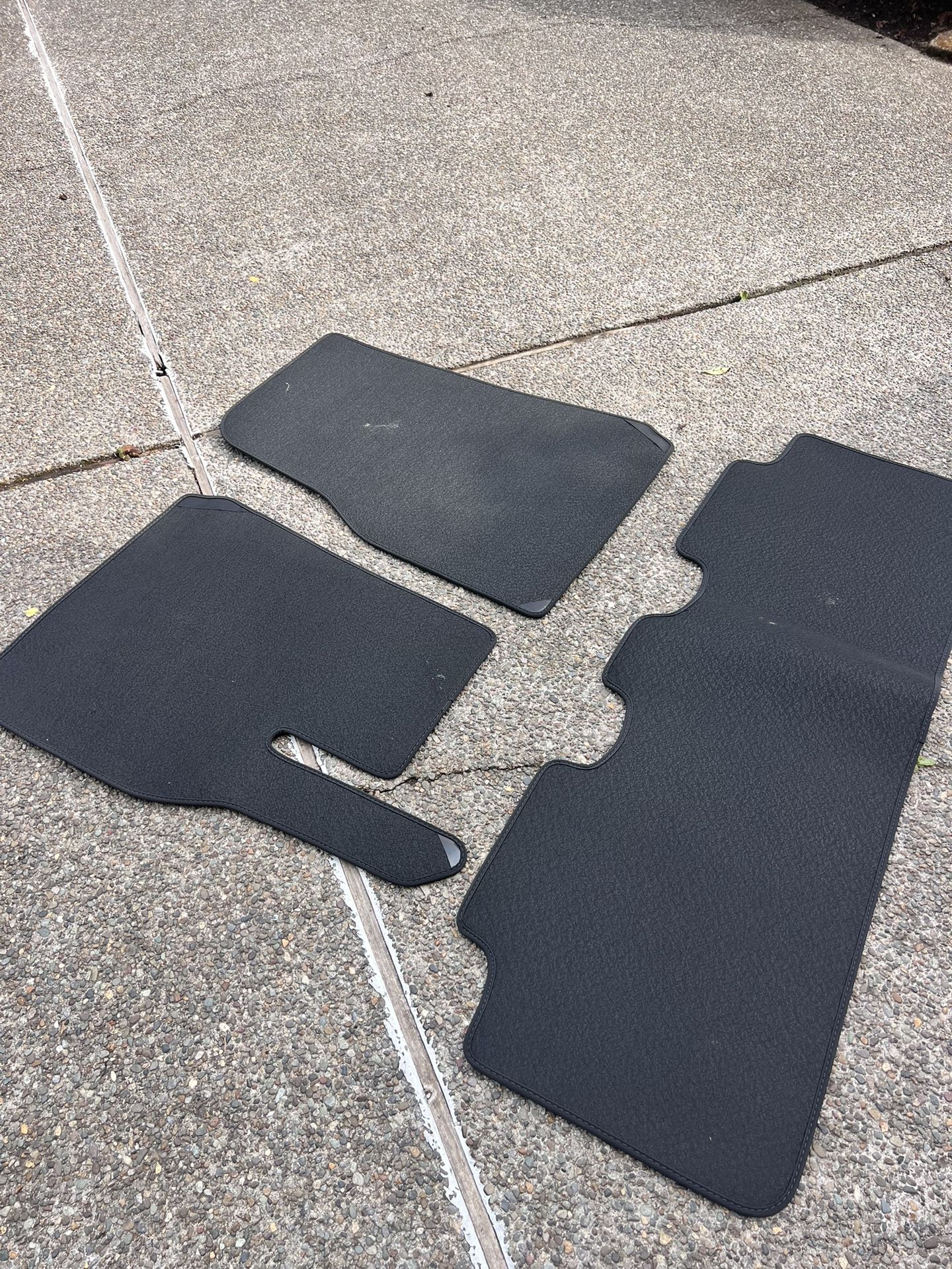 Tesla Y Interior Mats - Carpet OEM $20