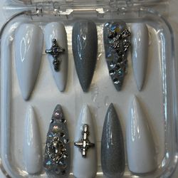 Cute White And Silver Nails