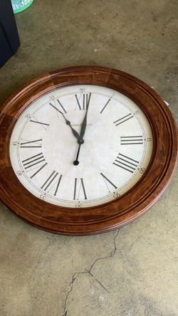 Big huge original Howard Miller wood wall clock 30 inch circular