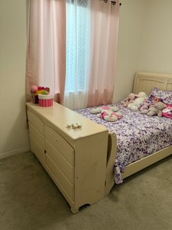 Queen bedroom set 3 pcs $300