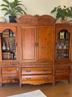 Ornate Solid Pine 3-Piece Entertainment Center / Wall Unit