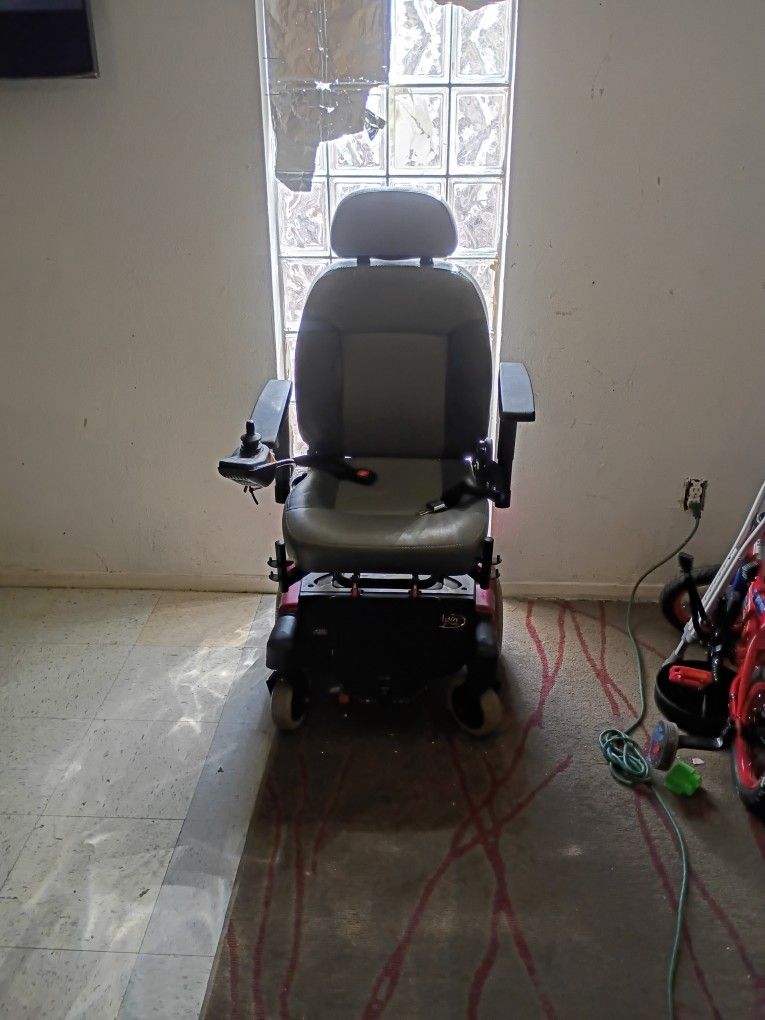Electric Mobility Wheelchair