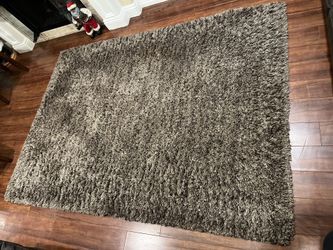 Used 5 X 7” Thomasville Premium Quality Shag Rug, Brown In Color . Would Look new With A Cleaning 