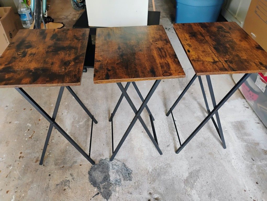 Set Of 3 TV Trays. Like New