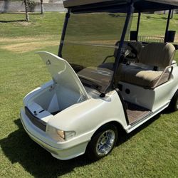Club Car Golf Cart with Street Legal Components and High-speed Motor (25 mph)