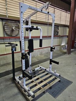 Fitness Home Gym. Gimnasio en casa. Precor S3.15. HOMESTEAD 33033 Compact Precor S3.15 strength training system has optimized bio-mechanics and freedo