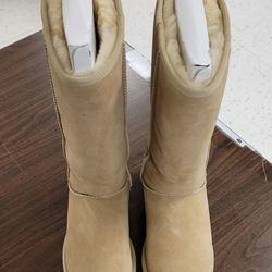 Size 7 Womens Ugg Classic Tall Boots