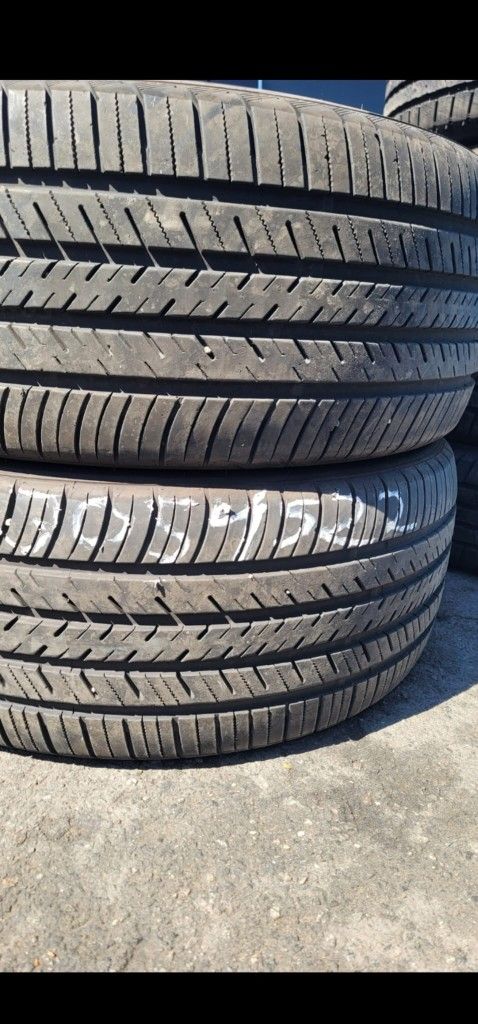 Vendo 2 Llantas Usadas  305 45 22