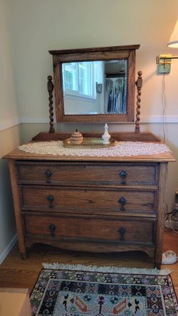 Antique dresser with tilting mirror