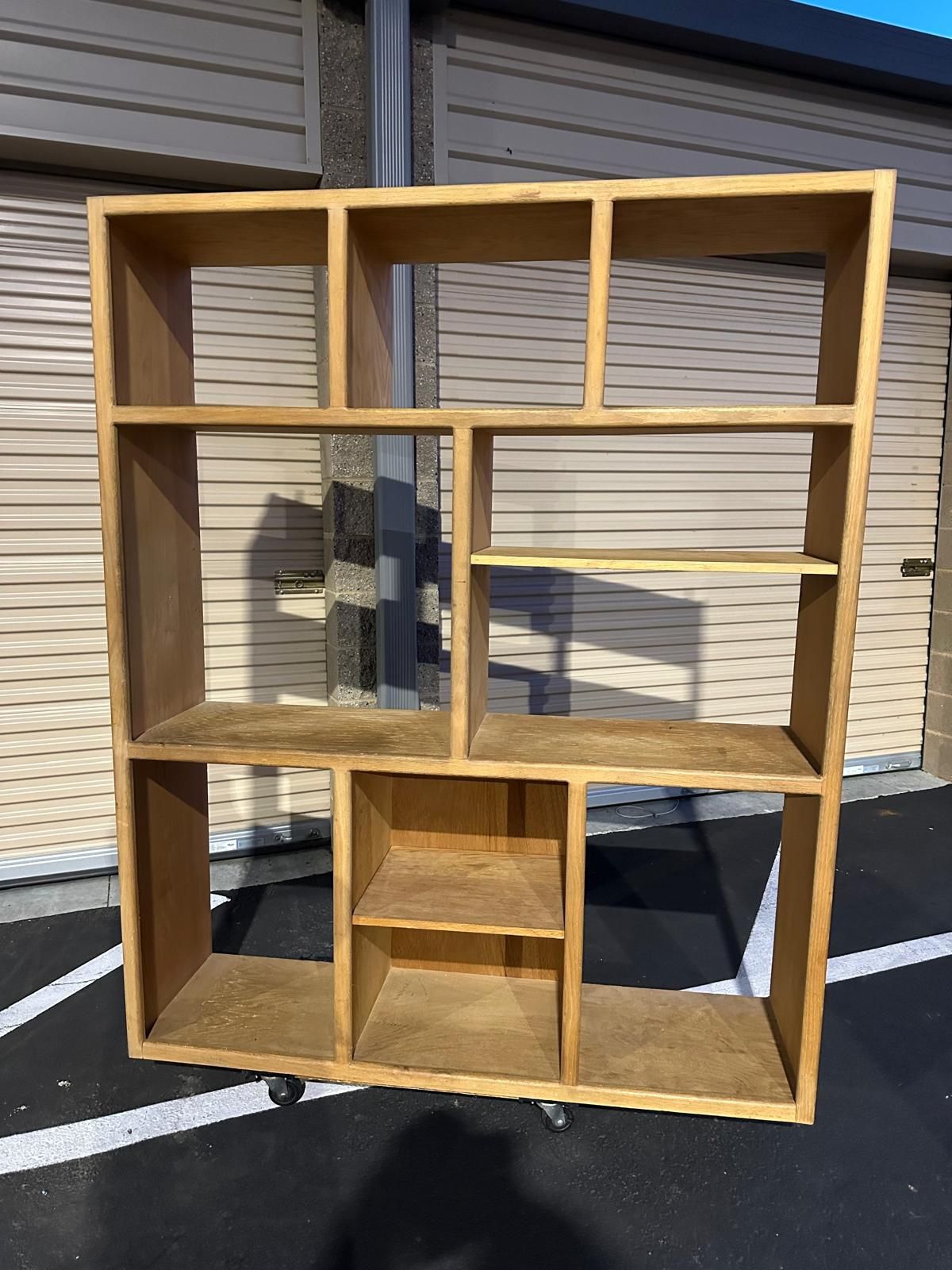 72” High Entertainment Center / Centro De Entretenimiento De 72” De Alto