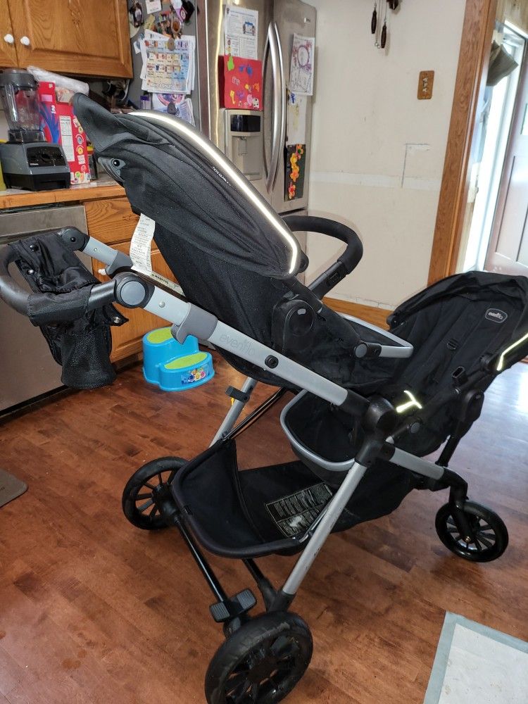Evenflo DOUBLE stroller Plus Extras!!! Car seat