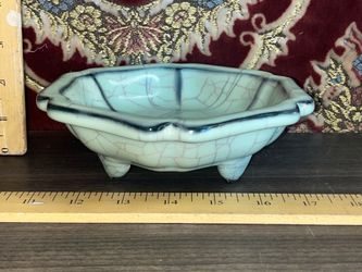 Chinese Crackleware Tripod Bowl