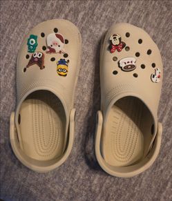 Tan Crocs Size 6 in women 4 in men