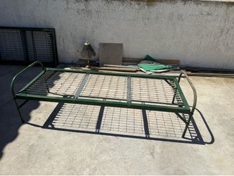 Sturdy metal camp bed frames  (3).