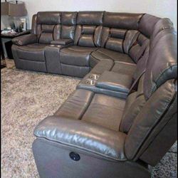 Mew Power Recliner Sectional Couch / Free Delivery 