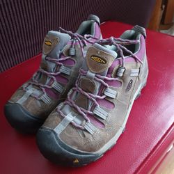 KEEN  woman's Hiking Boots
