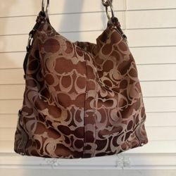 Coach Carly Signature Large Canvas Turlock Hobo Bag Berry/wine Color 