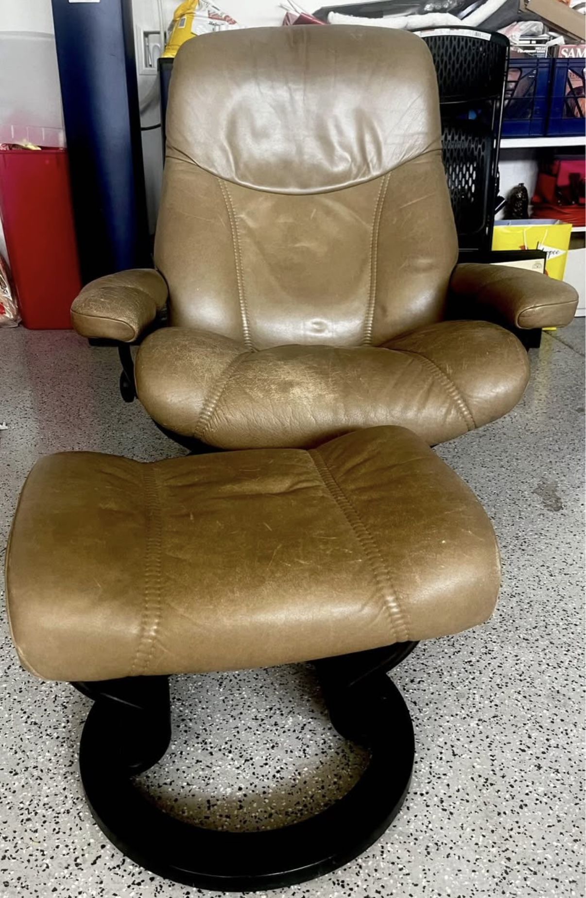Vintage, Ekornes Stressless recliner chair and ottoman