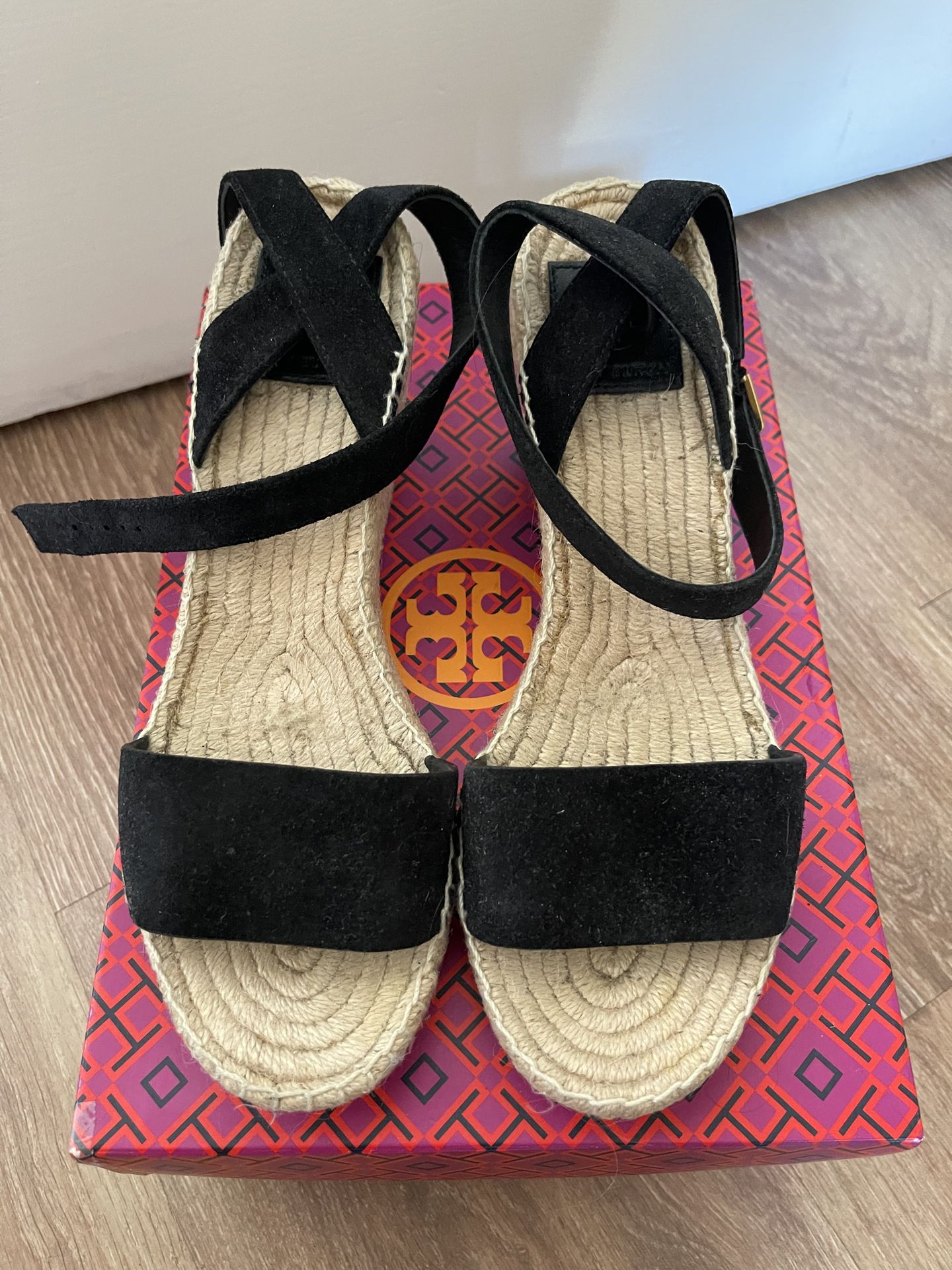 Tory burch wedge size 9