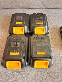 Dewalt 20 v dcb208 battery 35 each 35 cada uno