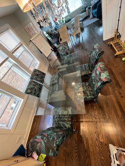 Glad table and 6 chairs