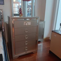 *Holiday Flash Sale!!!*---Mature Jasmine Bed/Dresser Sets---From $449!!!---Delivery/$10 Down Financing🫡