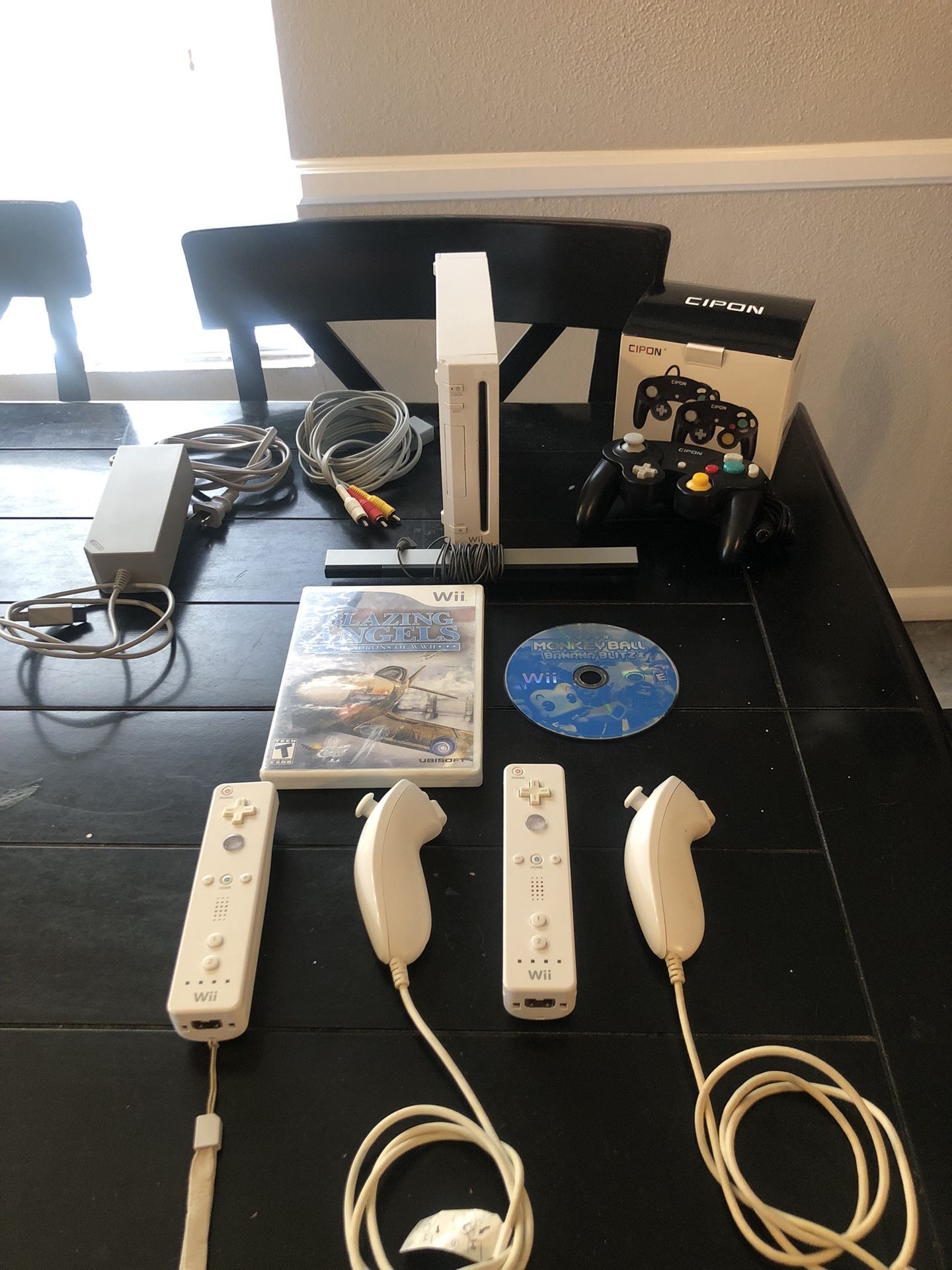 Modded Nintendo Wii with Over 6,000 Games Gameboy, NES, SNES, Sega Genesis, N64, and 31 Downloaded Wii Games, 30 GameCube Games