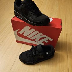 $85 Men’s Size 9.5 Nike Air Max Triple Black Colorway Barely Worn With Box 