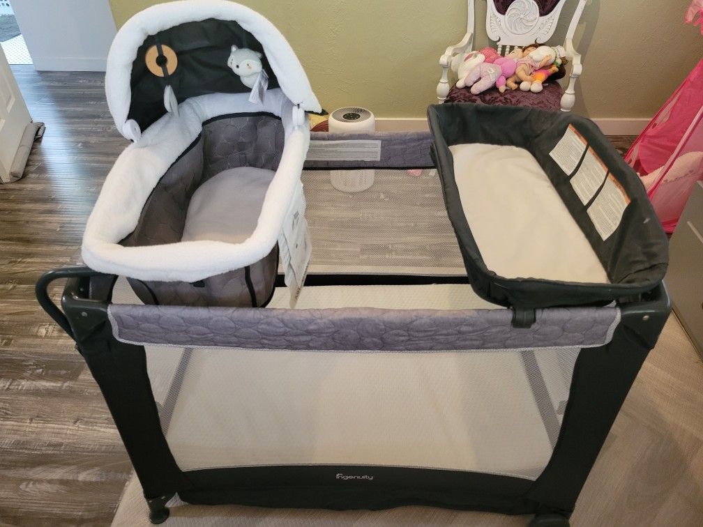 Pack N Play With Bassinet, Changing Table, And Matress