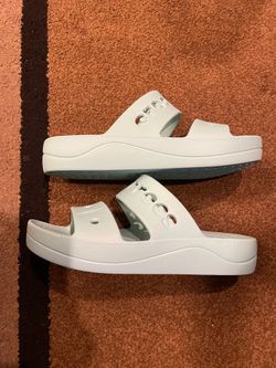 Crocs Women’s Sandals Size 8