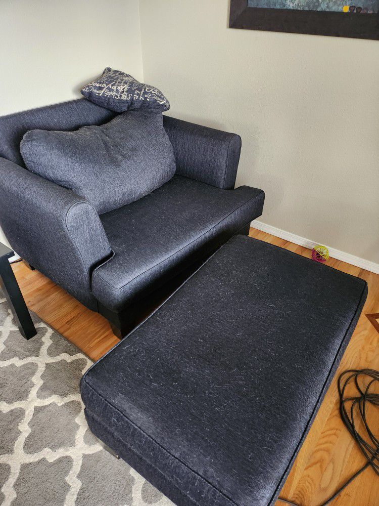 Free Blue Chair And Foot Rest. Read About Below!