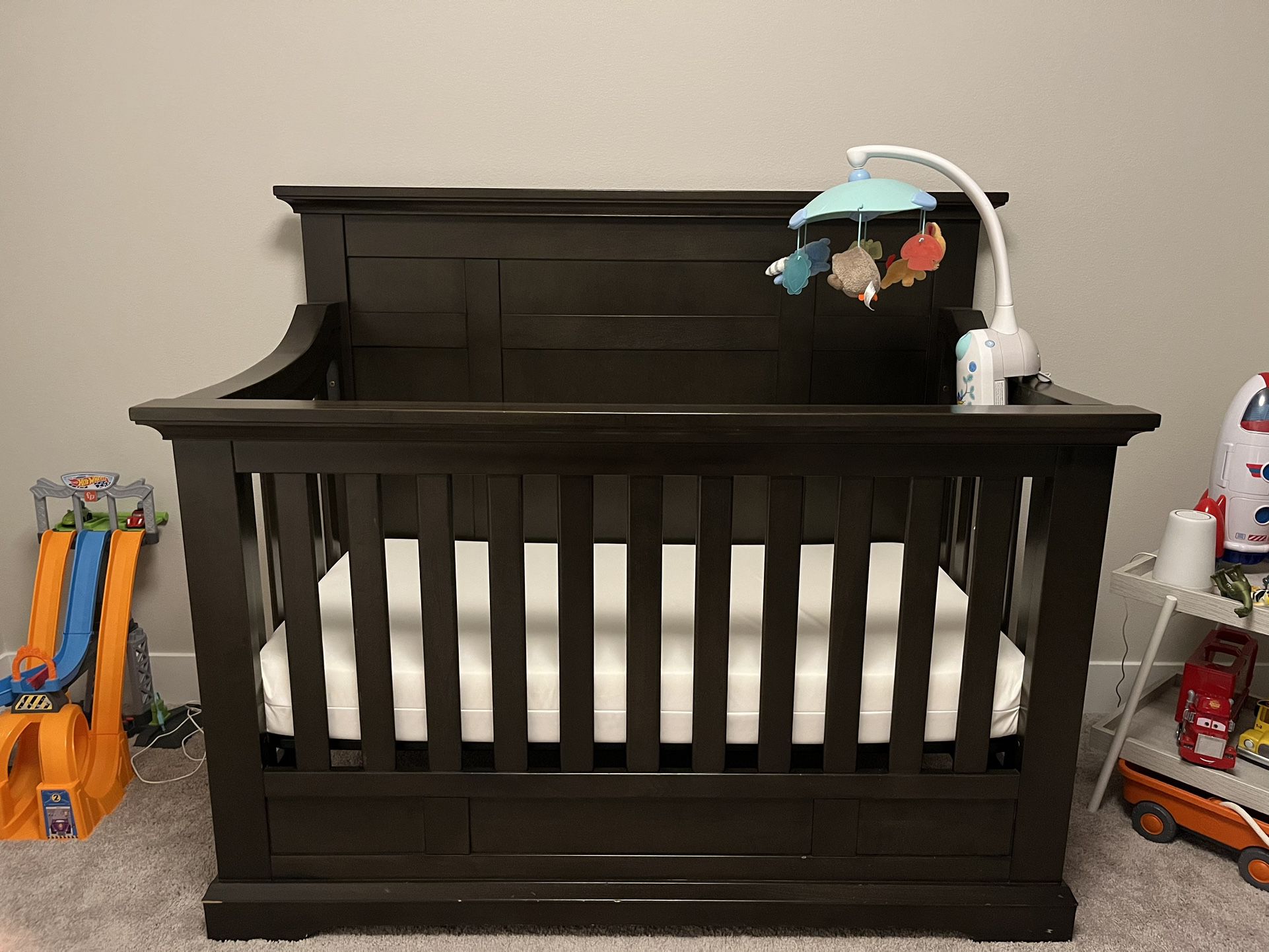 Baby Crib And Matching Dresser