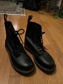 Women’s Dr Martens- size 8