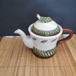Pretty Teapot In Excellent Condition Mat Not Included
