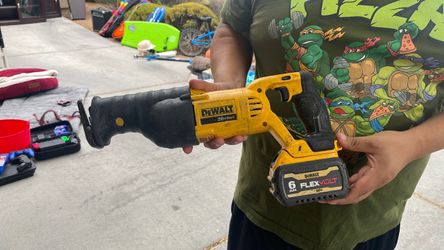 DeWalt 20V Max Reciprocating Saw with FlexVolt Battery