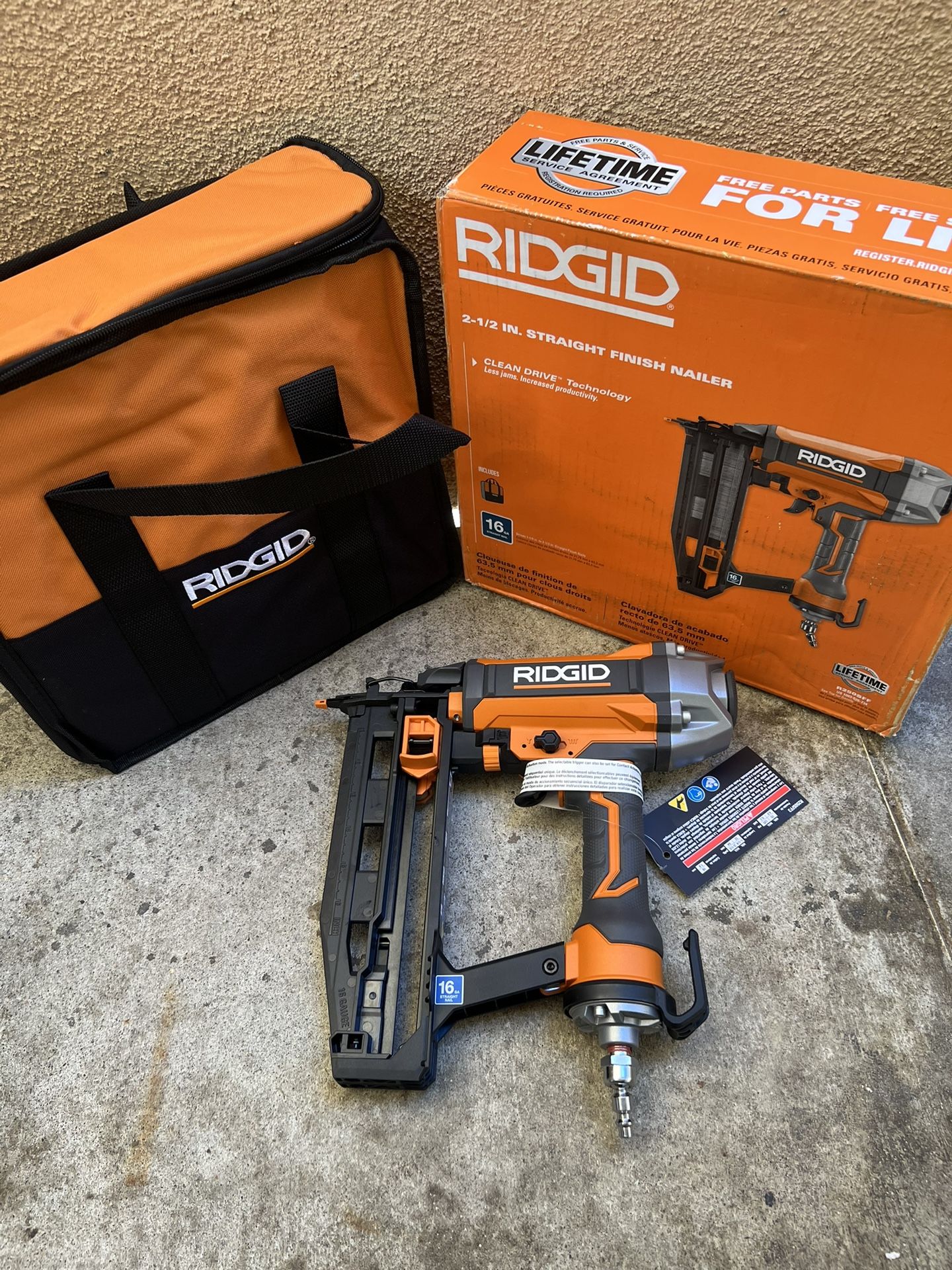 RIDGID Pneumatic 16-Gauge 2-1/2 in. Straight Finish Nailer with CLEAN DRIVE Technology