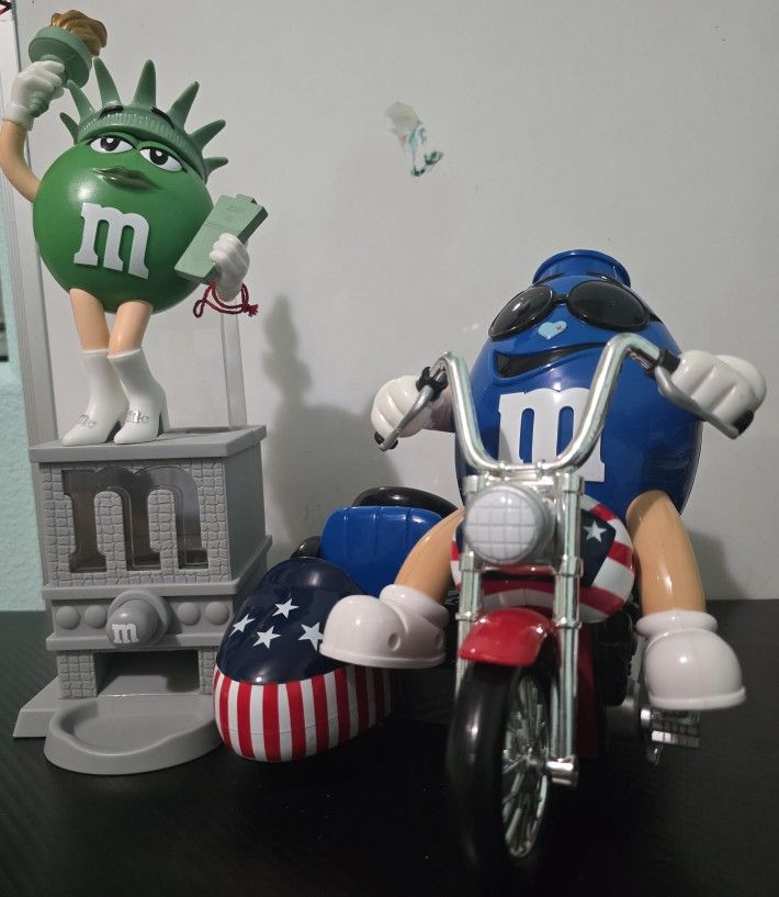 m&m world dispenser