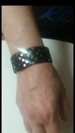 BRACELET THAT ROLLS UP AND FLAT.