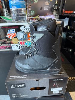 Thirty two size 11.5 snowboard boots certified with warranty located at sin city snowboards