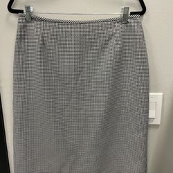 Tahari Knee Length Professional Skirt Houndstooth Pattern 