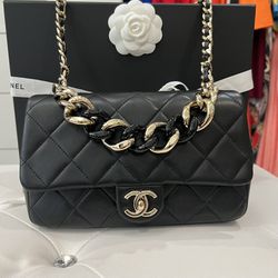 2022 Authentic Chanel lambskin flap small bag. for Sale in Fort Lauderdale,  FL - OfferUp