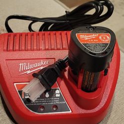 Milwaukee Charger And Battery 1.5 Ah M12