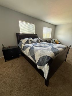 Queen bedroom set black color