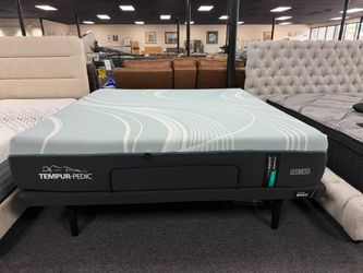Tempurpedic King Mattress & Adjustable Base. 🚚WE DELIVER🚚