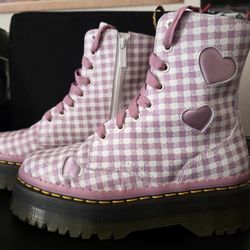 Dr Martens V-Day Boots (8 - women)
